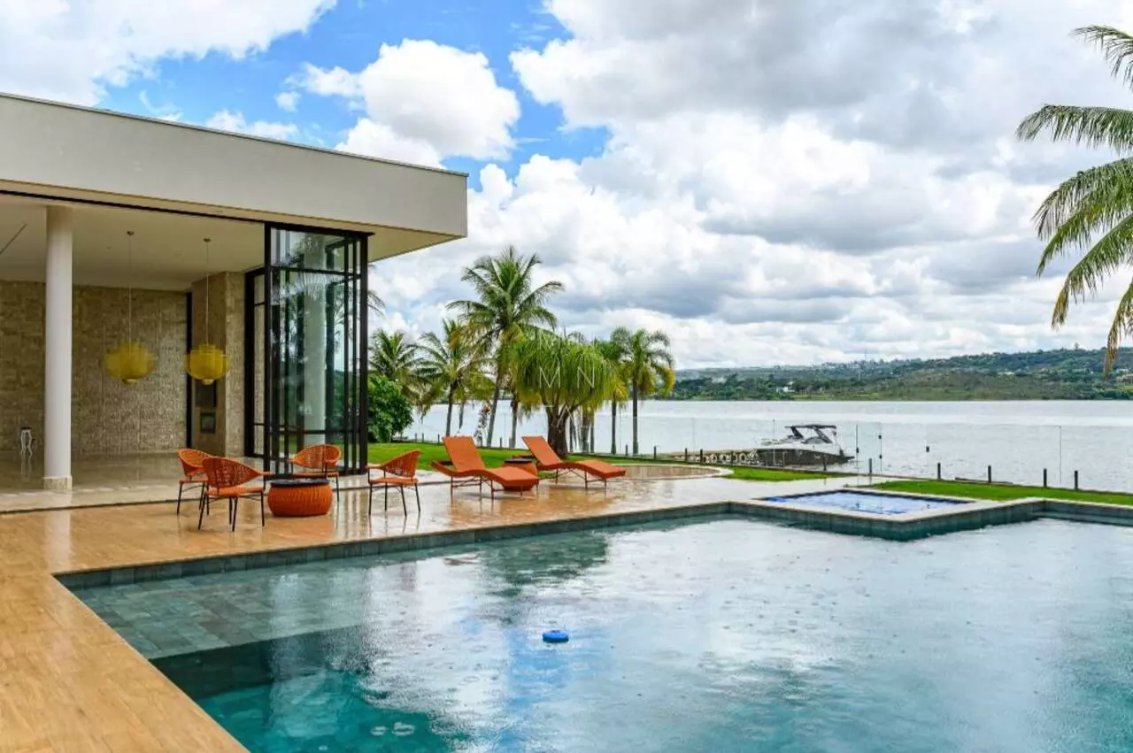 Limpeza, Polimento e Revitalização de Pisos no Lago Norte em Brasília: Devolva o Brilho ao Seu Lar! Morar no Lago Norte é sinônimo de qualidade de vida e bom gosto. E para manter a beleza e a sofisticação do seu lar, a limpeza e a conservação dos pisos são fundamentais. Mas você sabe quando é hora de realizar uma limpeza profunda e revitalizar seus pisos?